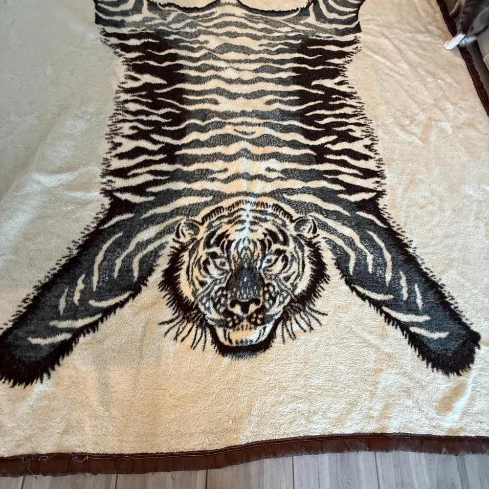 Vintage Biederlack Style Tiger Faux‎ Pelt Rug Fleece Blanket Germany 85x89 XL
